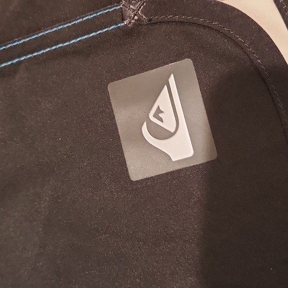 Quicksilver Shorts - Picture 2 of 6